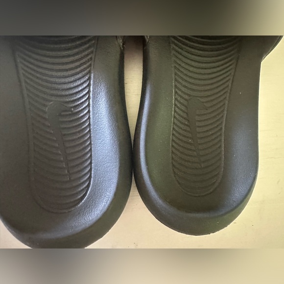 NIKE VICTORI ONE -women’s sandals - Picture 3 of 5